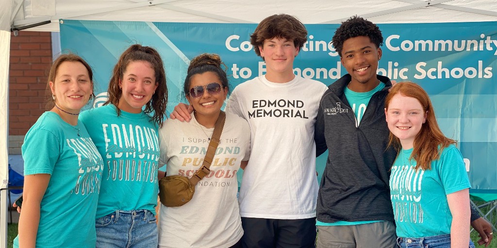 Edmond PS Foundation (@edmondpsf) on Twitter photo We had so much fun <a href="/heardonhurd/">CBE's Heard on Hurd</a> celebrating our past Student Ambassadors and our incoming class of Student Ambassadors! We even had students from the first year of the program stop by to say hello 👋 Learn more about our EPSF Student Ambassador program: edmondpsf.org/sa We had so much fun <a href="/heardonhurd/">CBE's Heard on Hurd</a> celebrating our past Student Ambassadors and our incoming class of Student Ambassadors! We even had students from the first year of the program stop by to say hello 👋 Learn more about our EPSF Student Ambassador program: edmondpsf.org/sa