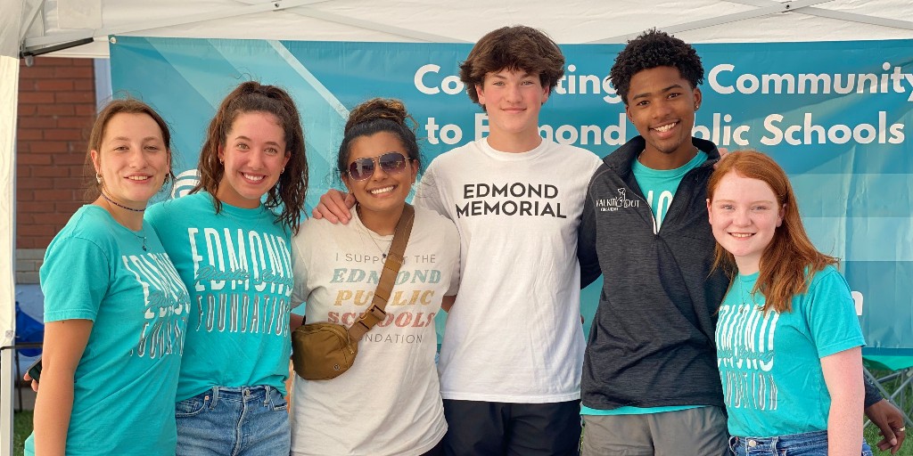 We had so much fun @heardonhurd celebrating our past Student Ambassadors and our incoming class of Student Ambassadors! We even had students from the first year of the program stop by to say hello 👋 Learn more about our EPSF Student Ambassador program: edmondpsf.org/sa