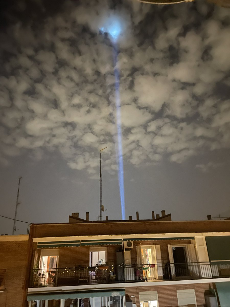 albchavez's tweet photo. @marcvidal Desde mi casa… Quién viene…? 👽 https://t.co/bI1Bo1Q6Vq