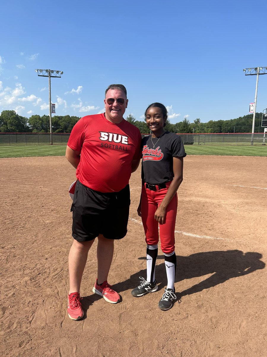 I had a blast at the SIUE Camp Last Week!! It was great to see the campus and learn all about SIUE! <a href="/SIUESB/">SIUE Softball</a> <a href="/CoachSorden/">Ben Sorden</a> <a href="/CGentile15/">CGentile</a> <a href="/gZeremenko21/">G</a>