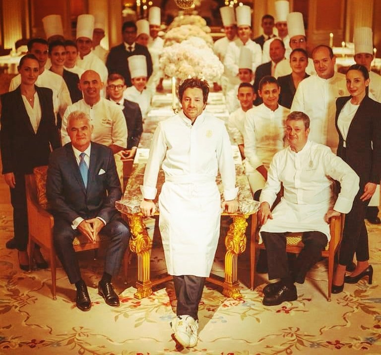 francevisiting.com/index.php/2023…
The #MichelinStarred #GastronomicRestaurant of the @Plaza_Athenee, or #JeanImbertAuPlazaAthénée, gets revisited by the #FrenchChef @JeanImbert 👨🏽‍🍳
#GastronomicReview #PlazaAthénée #JeanImbert #AvenueMontaigne #GoldenTriangle #DiorSpa #MichelinGuide #Paris