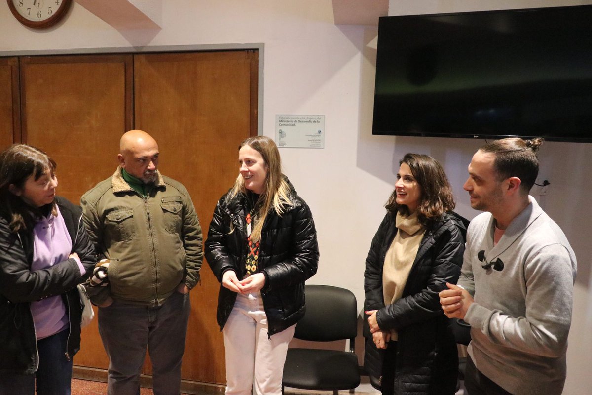 #ahora
Entregamos SUBSIDIO a la
@agrupacionartistica
 para mejoras y refacciones 🎭

<a href="/JuliPetreigne/">Juliana Petreigne</a>
<a href="/MinDesarrolloBA/">Desarrollo de la Comunidad BA</a>
<a href="/larroqueandres/">Andrés Larroque</a>

<a href="/FerCabani/">Fernando Cabani</a>
<a href="/poggiofer/">Fernando Poggio ⭐⭐⭐</a>
<a href="/TomasiniCar/">Carla Tomasini</a> 
<a href="/yaniyenien/">Yanila S. Cofré</a>
#emiguelissi 
#joaquinechave