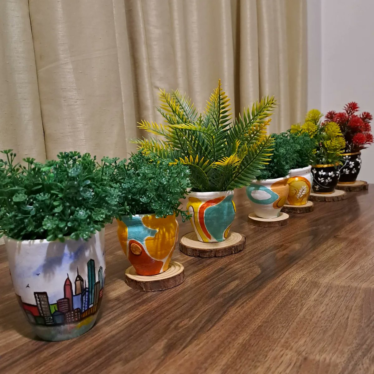 artbysitwat's tweet photo. Painted clay cups! Super fun and relaxing art project ❤️
#artbysitwatfatima #painter #ArtistOnTwitter #decoration #giftideas #gift #customizable #commissionsopen #artist #acrylicpainting #homedecor #artdeco #shelfdecor https://t.co/nEPsE8SBr1
