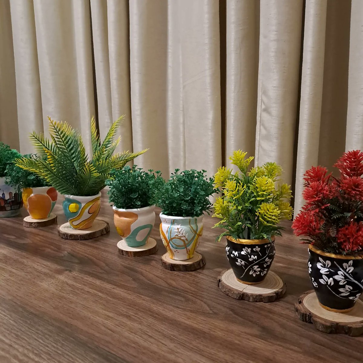 artbysitwat's tweet photo. Painted clay cups! Super fun and relaxing art project ❤️
#artbysitwatfatima #painter #ArtistOnTwitter #decoration #giftideas #gift #customizable #commissionsopen #artist #acrylicpainting #homedecor #artdeco #shelfdecor https://t.co/nEPsE8SBr1