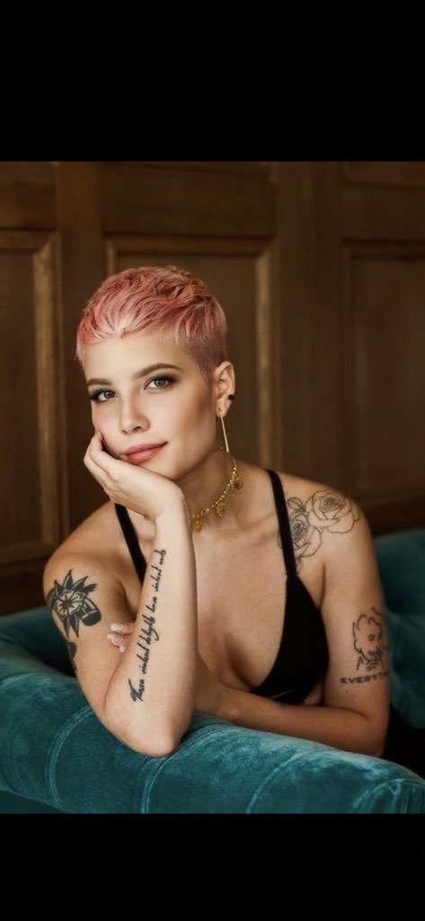 RT @halsey500: This picture of Halsey https://t.co/JoYjXdTMqP