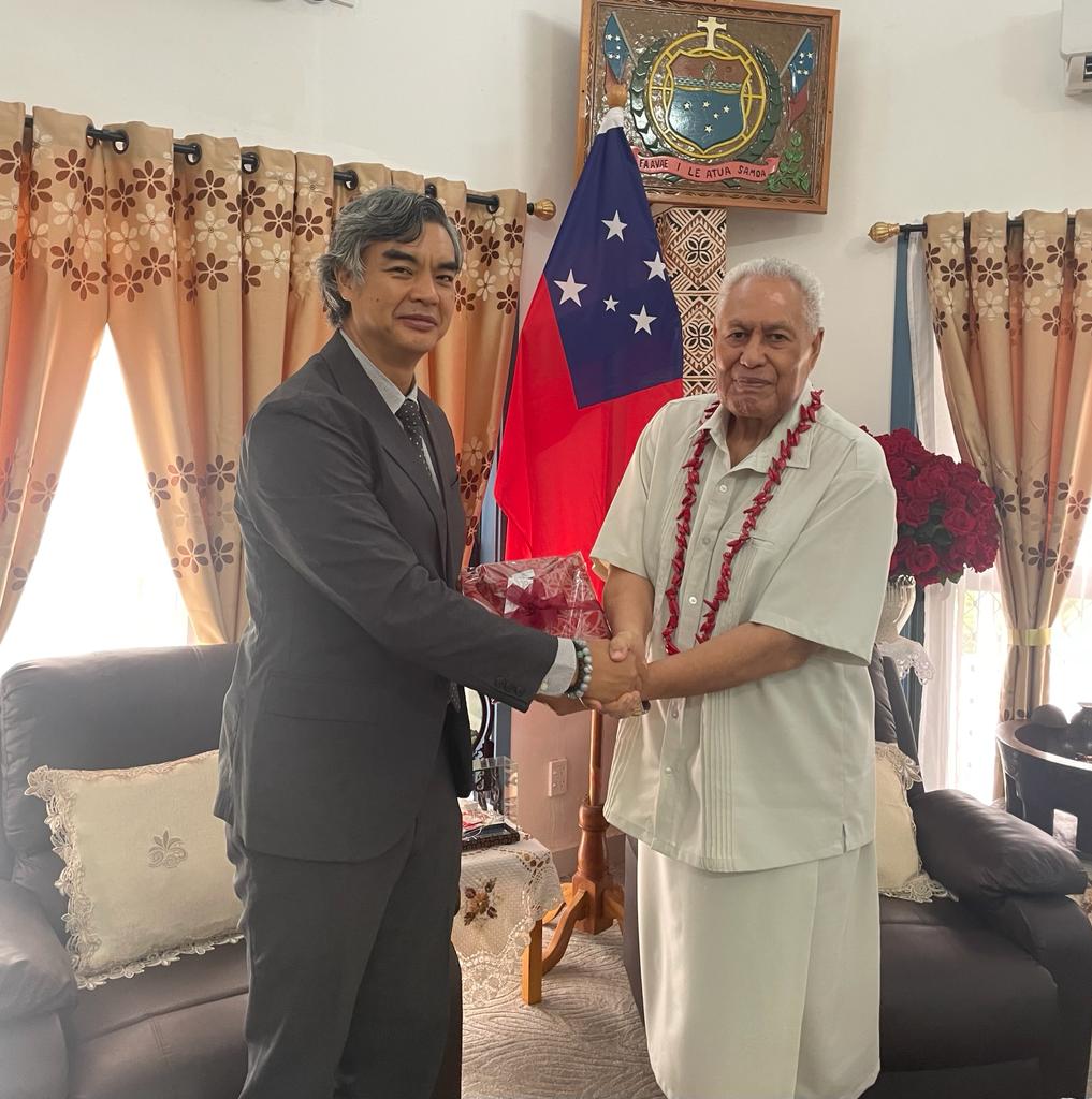 EUPasifika's tweet photo. Talofa lava Samoa πΌπΈ ! The European Union πͺπΊ Ambassador to Samoa & the Pacific, H.E @sujiseam is on his farewell visit to Samoa this week.
Today, @sujiseam paid a farewell courtesy call on His Highness Afioga Tuimalealiifano Vaaletoa Sualauvi II, Head of State. #EUinSamoa πͺπΊπ€πΌπΈ https://t.co/Fn9csiiXmP