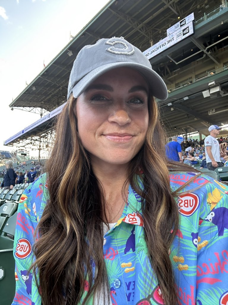 RT @caitlinhendrix: It’s a @Cubs Hawaiian shirt kinda night https://t.co/kJtGw15sgq