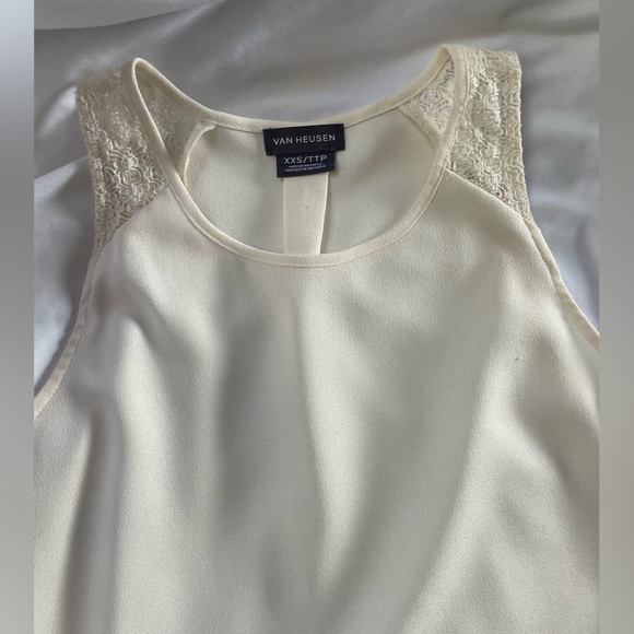 ThePoshologist's tweet photo. So good I had to share! Check out all the items I'm loving on @Poshmarkapp #poshmark #fashion #style #shopmycloset #oldnavy #vanheusen #champion: https://t.co/2dD3l52447 https://t.co/AP9ttKFKQk