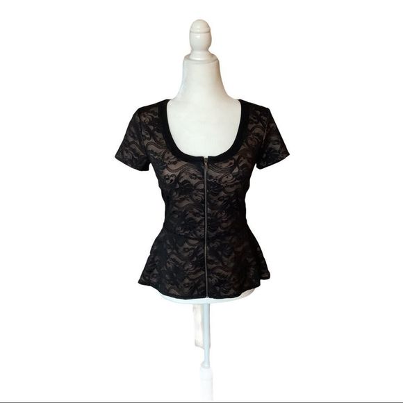 ash5280's tweet photo. So good I had to share! Check out all the items I'm loving on @Poshmarkapp #poshmark #fashion #style #shopmycloset #jessicasimpson #nicolemiller #faconnable: https://t.co/cu86e9rFou https://t.co/RFhjnRv1nK