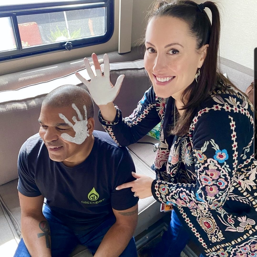 stevesilberman's tweet photo. Awesome photo of Jess Burbridge painting the silhouette of @JerryGarcia's hand - missing the finger chopped off by JG's brother when they were kids - on her husband @OteilBurbridge's head before last night's final @deadandcompany show. A heavy and beautiful tribute. https://t.co/KTLQSNwOsD