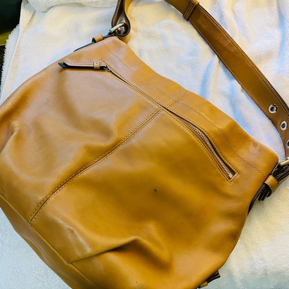 HenryWyatt's tweet photo. So good I had to share! Check out all the items I'm loving on @Poshmarkapp #poshmark #fashion #style #shopmycloset #coach: https://t.co/fYNNR5wDqH https://t.co/Bt56n7Br3r