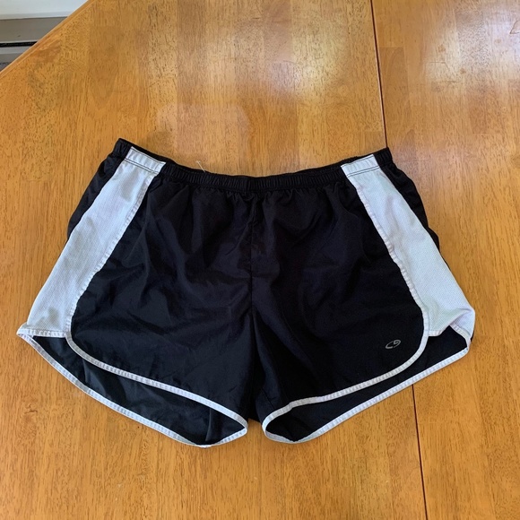 So good I had to share! Check out all the items I'm loving on <a href="/Poshmarkapp/">Poshmark</a> #poshmark #fashion #style #shopmycloset #oldnavy #vanheusen #champion: posh.mk/jeTRuOEhwBb