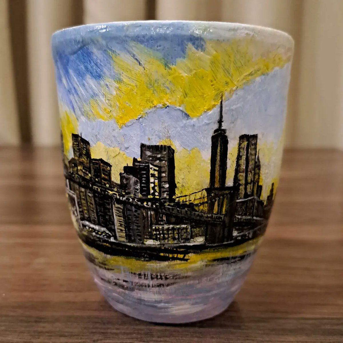 artbysitwat's tweet photo. I painted the NYC skyline on this clay cup 🌟💫✨️🌇
#artbysitwatfatima #painter #ArtistOnTwitter #decoration #giftideas #gift #customizable #commissionsopen #artist #acrylicpainting #homedecor #artdeco #shelfdecor https://t.co/12LJxQR05W