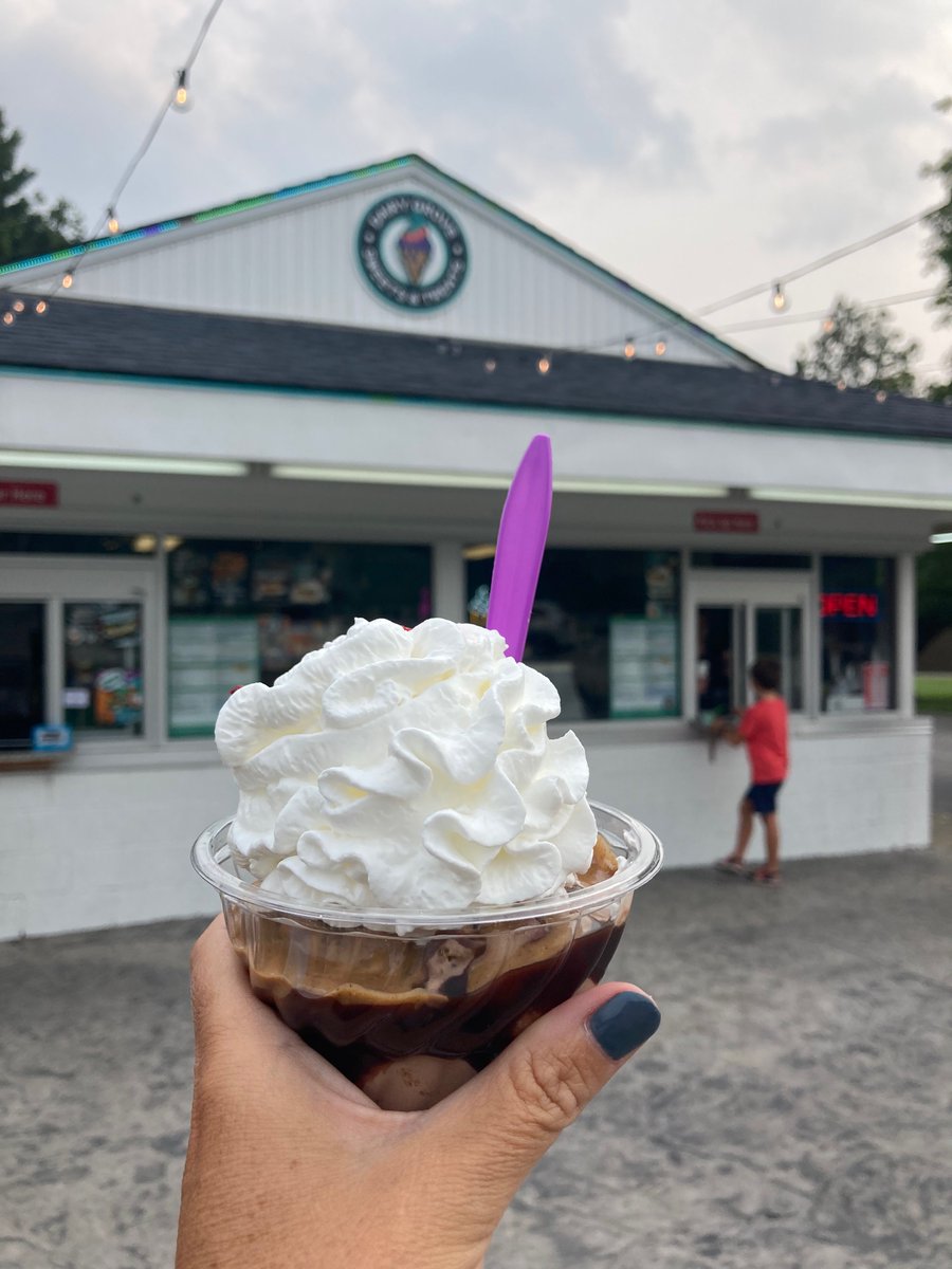 CandisAshley's tweet photo. My brother bought an ice cream shop! Go see him at Dairy Grove. #cleveland #icecream #northridgeville https://t.co/We99pK2tCU
