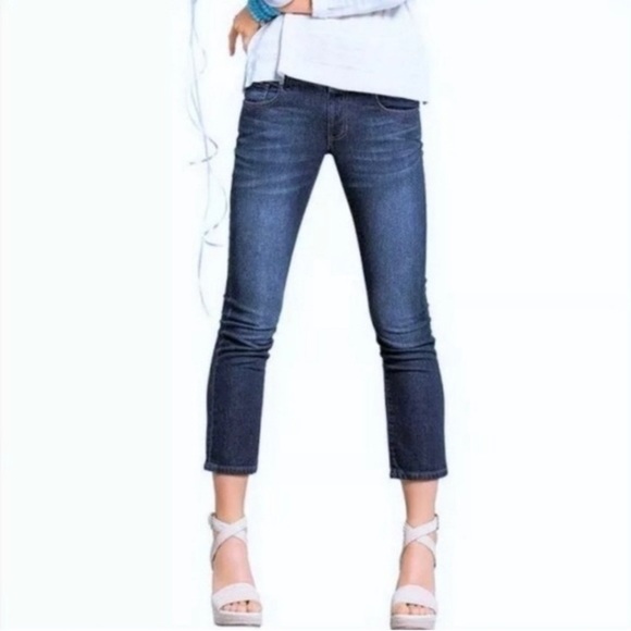 So good I had to share! Check out all the items I'm loving on <a href="/Poshmarkapp/">Poshmark</a> #poshmark #fashion #style #shopmycloset #goodamerican #abercrombiefitch #cabi: posh.mk/1Lq9XxAhwBb