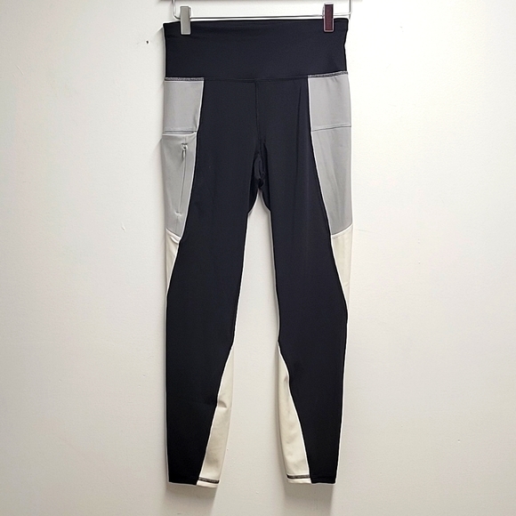 venusrus's tweet photo. So good I had to share! Check out all the items I'm loving on @Poshmarkapp #poshmark #fashion #style #shopmycloset #avia: https://t.co/vkmxQMb03a https://t.co/1yletriepK