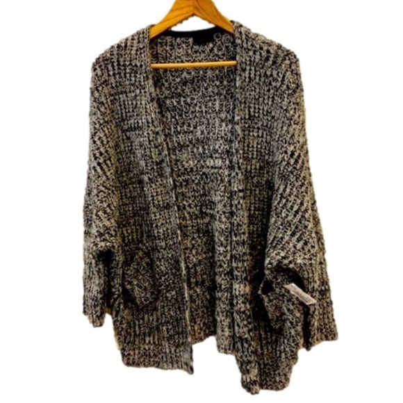 So good I had to share! Check out all the items I'm loving on <a href="/Poshmarkapp/">Poshmark</a> from <a href="/barn_burn/">Sharing King</a> #poshmark #fashion #style #shopmycloset #obey #veromoda: posh.mk/Q6UUpaKhwBb