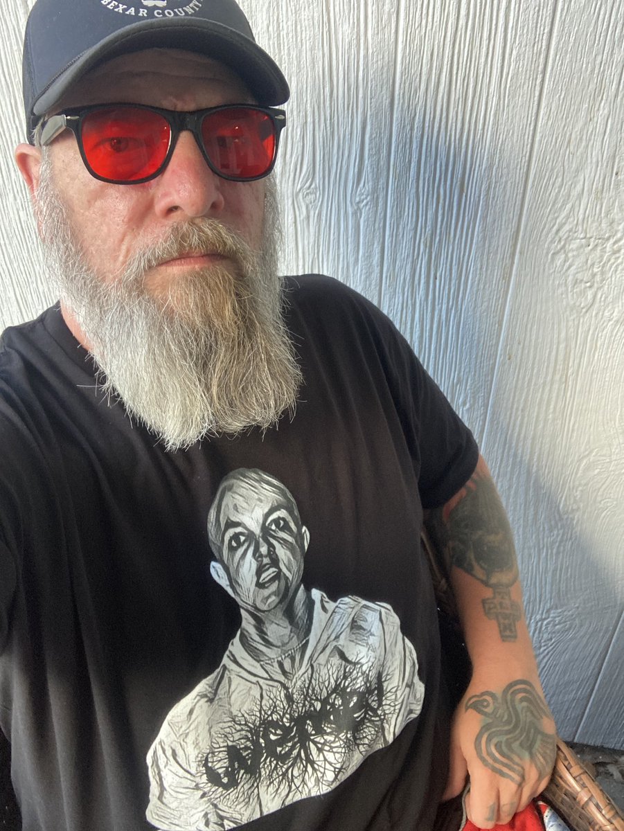 ChuckVansShow's tweet image. Got my new lucky Spurs shirt! S/O to @BexarApparel #porvida #GoSpursGo #SpursTwitter