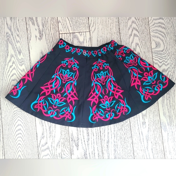 KellyCloset's tweet photo. So good I had to share! Check out all the items I'm loving on @Poshmarkapp #poshmark #fashion #style #shopmycloset #speechless #wristywraps: https://t.co/nPwpVNrXak https://t.co/ri9GbIKGI7