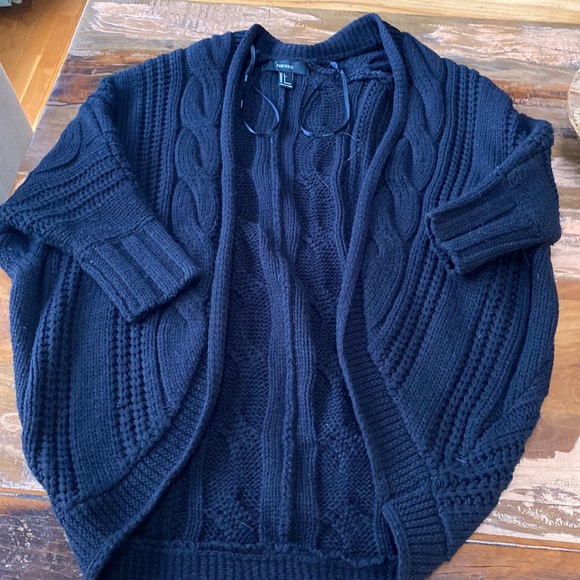 viccik25's tweet photo. So good I had to share! Check out all the items I'm loving on @Poshmarkapp #poshmark #fashion #style #shopmycloset #forever21 #oldnavy: https://t.co/KYYQHcx8GE https://t.co/FPEjK05NsF