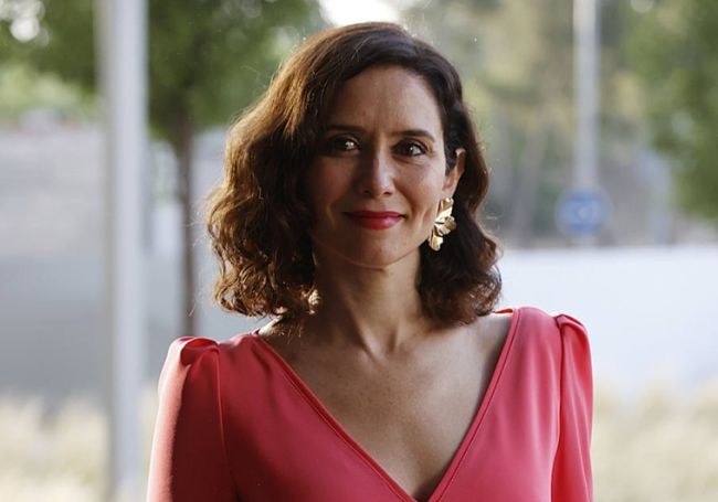 BellezaPTY's tweet photo. Isabel Díaz Ayuso se apunta a la tendencia 'barbiecore' en la entrega de los Premios Cavia 2023 - https://t.co/UjMwqB08c7 https://t.co/sGHcq3Wl3t