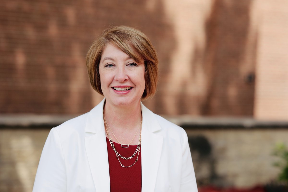 🍎 Please help us extend a warm #WeAreLacrosse welcome to Dana Eide, our new principal at Spence Elementary School. Learn more here: bit.ly/44voLsV
#WeAreLaCrosse
