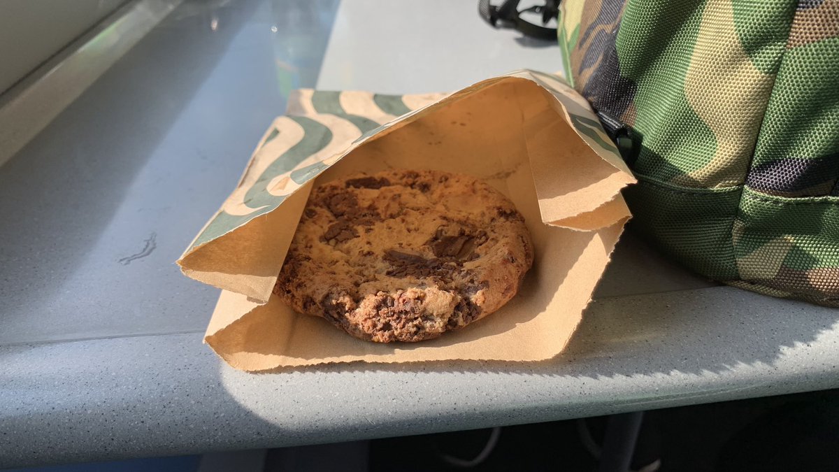 LudwigTails's tweet image. After watching the class 395s depart. I went back to platform 1 to catch the @SouthernRailUK #class171 805 back to Eastbourne as it was getting late. Bought a cookie too as I headed back.

#southernrail #southernrailuk #turbostar