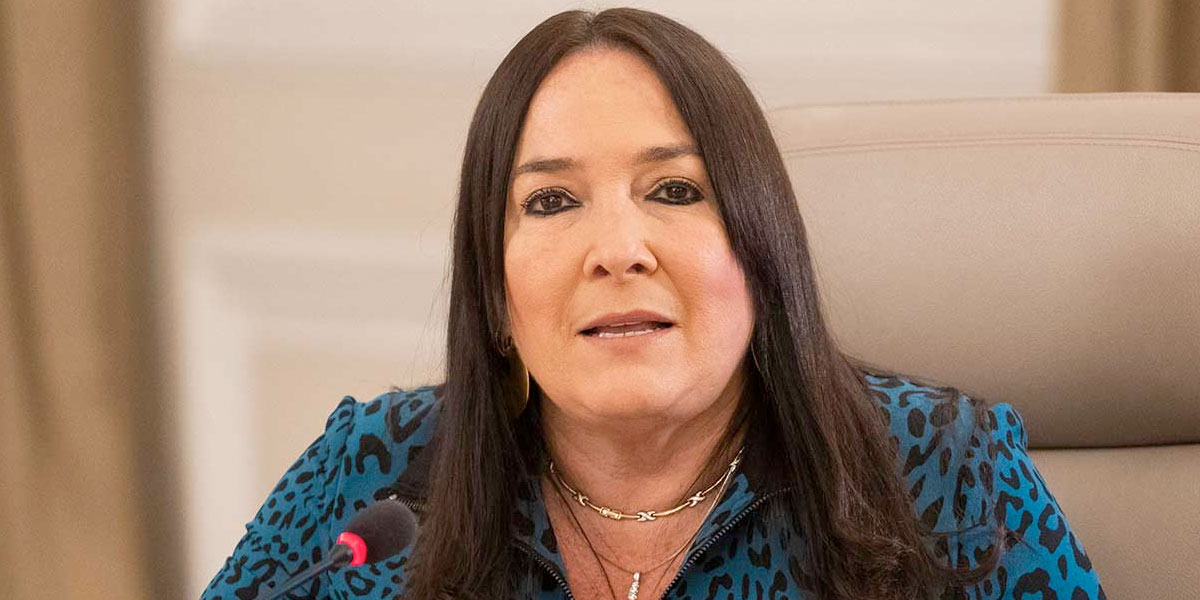 JulianProgre's tweet photo. URGENTE ÚLTIMA HORA. 2 graves noticias que salpican al Uribismo lo prometido es deuda 7 PM.

Les presento a la Uribista ex directora del programa de prosperidad social en el gobierno de @IvanDuque  la señora @SusanaCorreaBor 

que no solo se robó la reconstrucción en San andrés con las casas hechas con materiales de mala calidad sino que también se robó más de 20 mil millones de pesos  en subsidios en que hasta los muertos cobraban, según la contraloría durante su administración.

Ningún medio de la ultraderecha la ha entrevistado y anda huyendo con toda la plata que se robó, ningún ente de control la ha citado. Al contrario la @FiscaliaCol  de Barbosa es íntima de esa rata de alcantarilla..

Esto no lo podemos seguir permitiendo.... El Uribismo, robando y gobernando. Para eso es que quieren retomar el poder.. 

¿Ven porque es que la fiscalía en manos de Barbosa ha sido la peor decisión que han tomado los magistrados?   

 Ahora  Barbosa anda atacando las políticas antidrogas que ha dado importantes logros en este gobierno,mientras el ejército todos los dias practicamente le da fuertes golpes al narcotráfico por orden del presidente Petro. 

y si pensaron que esto era todo se equivocaron..

Abro el HILO.. porque la lomotil se escaseará luego de que lean la  2da noticia a continuación que salpica a Uribe y a Duque...