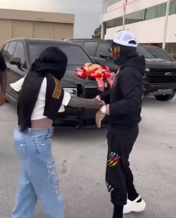 #Entretenimiento El gran regalo que recibe Yailin por Tekashi, un Rolls-Royce valorado en 550 mil dólares.

 #YailinLaMasViral #tekashi6ix9ine