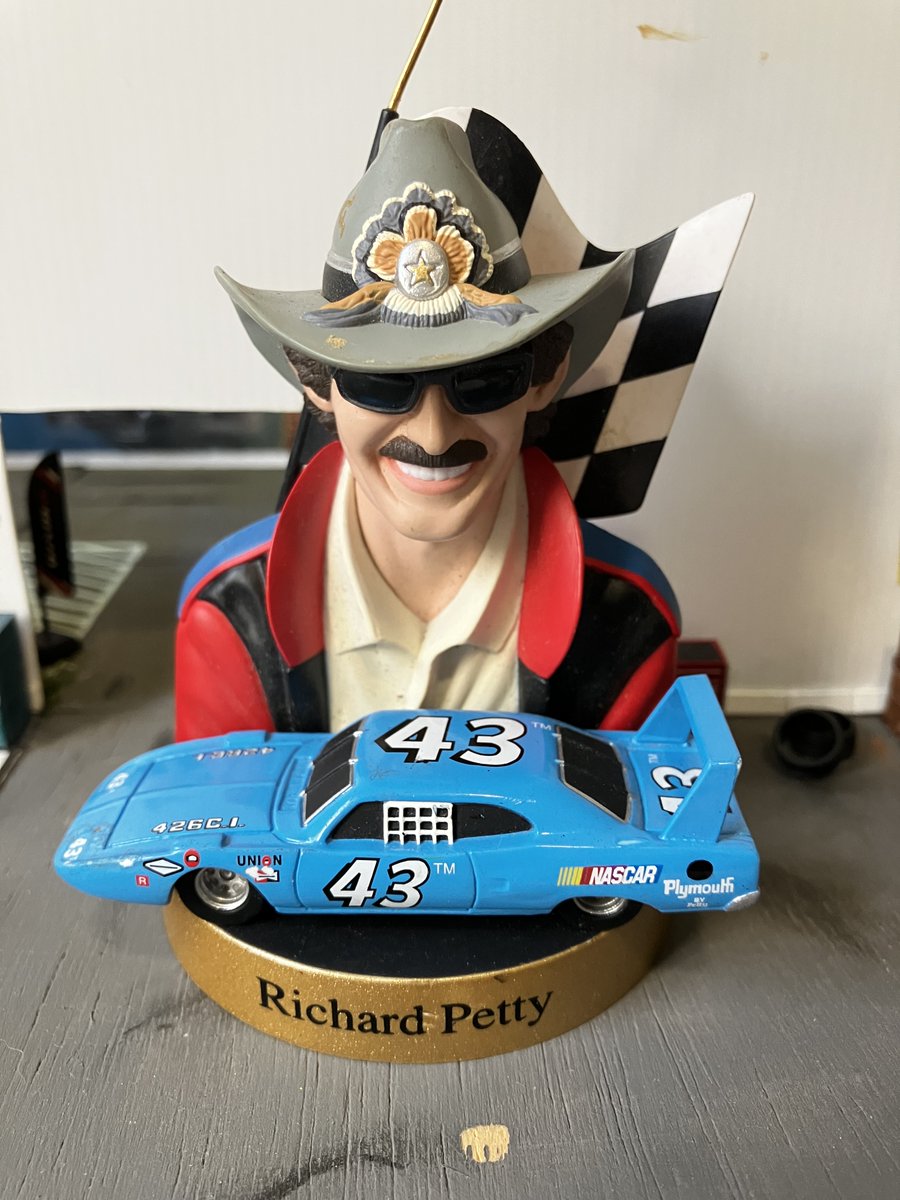 Vintage 1998 Hallmark Christmas Tree Ornament NASCAR Richard Petty #43
#Hallmark 　＃RichardPetty　#NASCAR 
日曜日のフリマでGETしてきました。