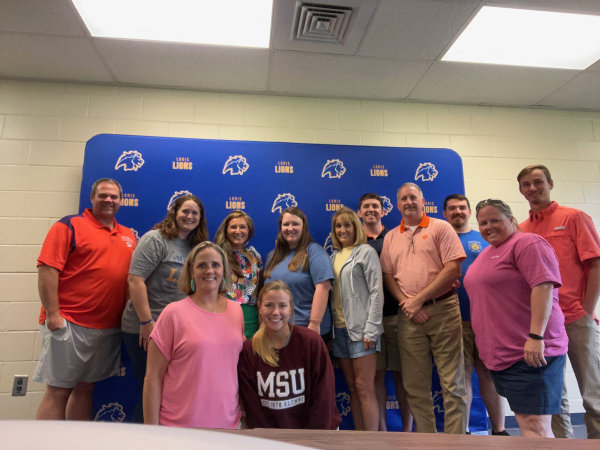 HCSCTE's tweet photo. Low quality photo, high quality teachers! 📸 🍎 

It was a great day collaborating with our Agriculture teachers — shout out to @HCSLorisHS for hosting us! https://t.co/xCpTRAuSt9