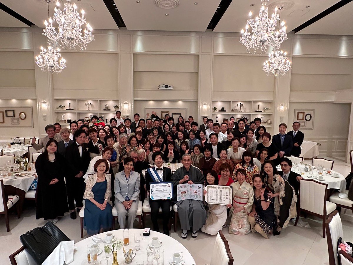 yoshikazutsuda's tweet photo. おはようございます
楽しかった楽しかった任命式。全国から多くの方が来て頂きました。素敵な方ばかり。皆に本当に助けられて生きてる人生だなと。好きな人と過ごす時間。やっぱり自分に嘘ついて生きるのはダメだな。楽しい方に意識を楽しい方に行動を人生は自分で作る。ありがとう。
#おは戦50718jk🔥 https://t.co/b3gTC73eH4