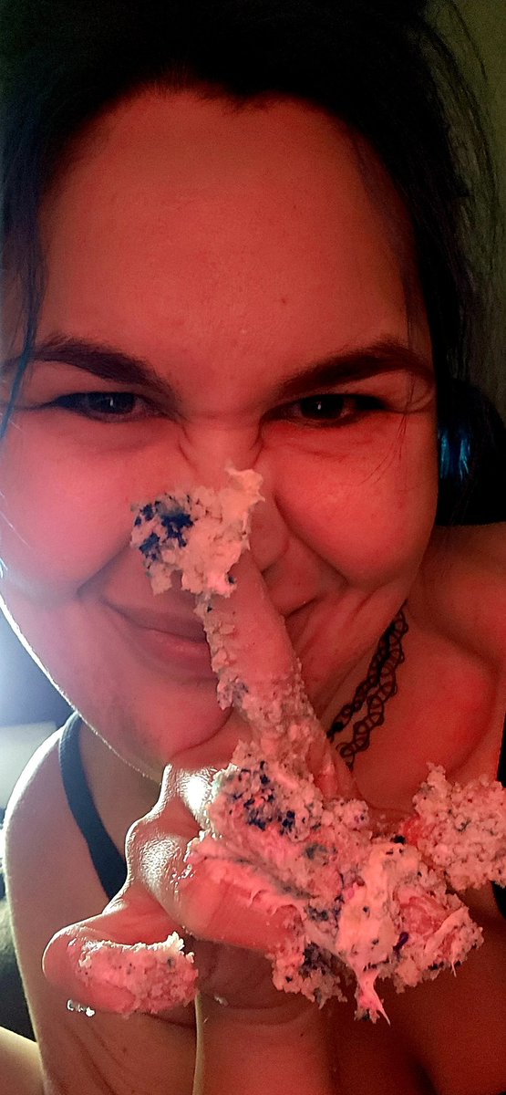 LilQueenPhoenix's tweet photo. This cake tasted amazing... smashed all over my toes and legs. Ready to clean me up?

Follow me on onlyfans for feet, legs, and sploshing!

😈
#onlyfans #feetfethish #feetcontent #bdsmlittle #femdomme #kinkcommunity #kinkster #kinklife #footworshi̇p #feet #sploshing https://t.co/p87EzYnMyY