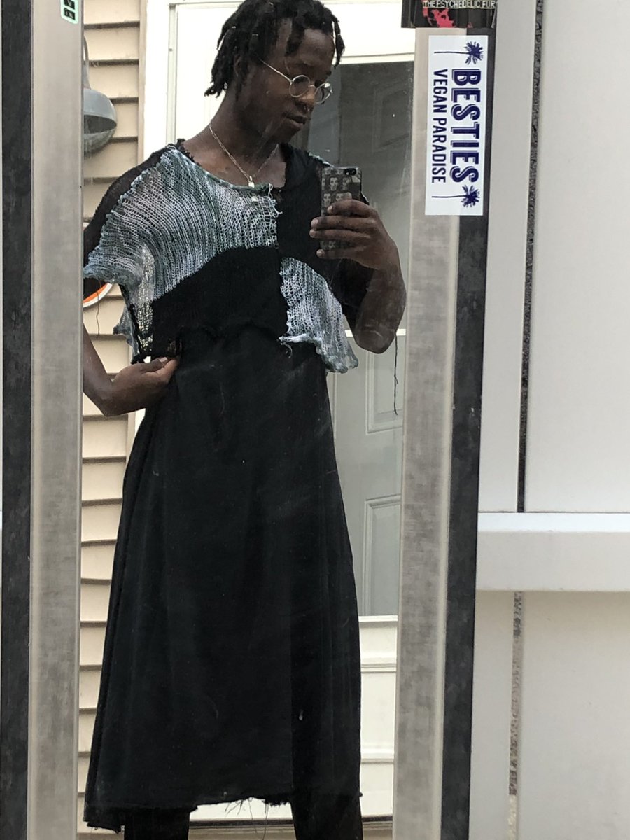 leebyyy's tweet photo. Bullseye / double sized tank top by me :) https://t.co/XoezjM8iuQ