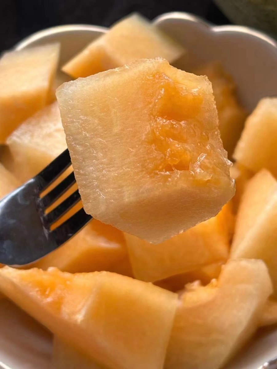 BXalmard's tweet photo. Big and Sweet Cantaloupe https://t.co/0zB4c7uoOg