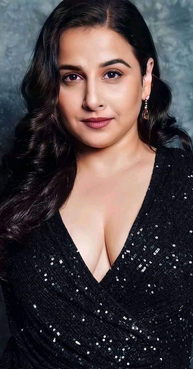 SultryFrames's tweet photo. #vidyabalan https://t.co/WkOUsla0D6
