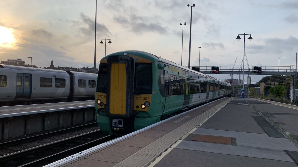 LudwigTails's tweet image. After the 387 departed @SouthernRailUK #class377 301 (oh hey number one!) arrived into Brighton. And seeing it is number one. I had to take picture of it before I end my day with a ramen dinner. And that’s all for Thursday’s post. 

#southernrail #southernrailuk #electrostar