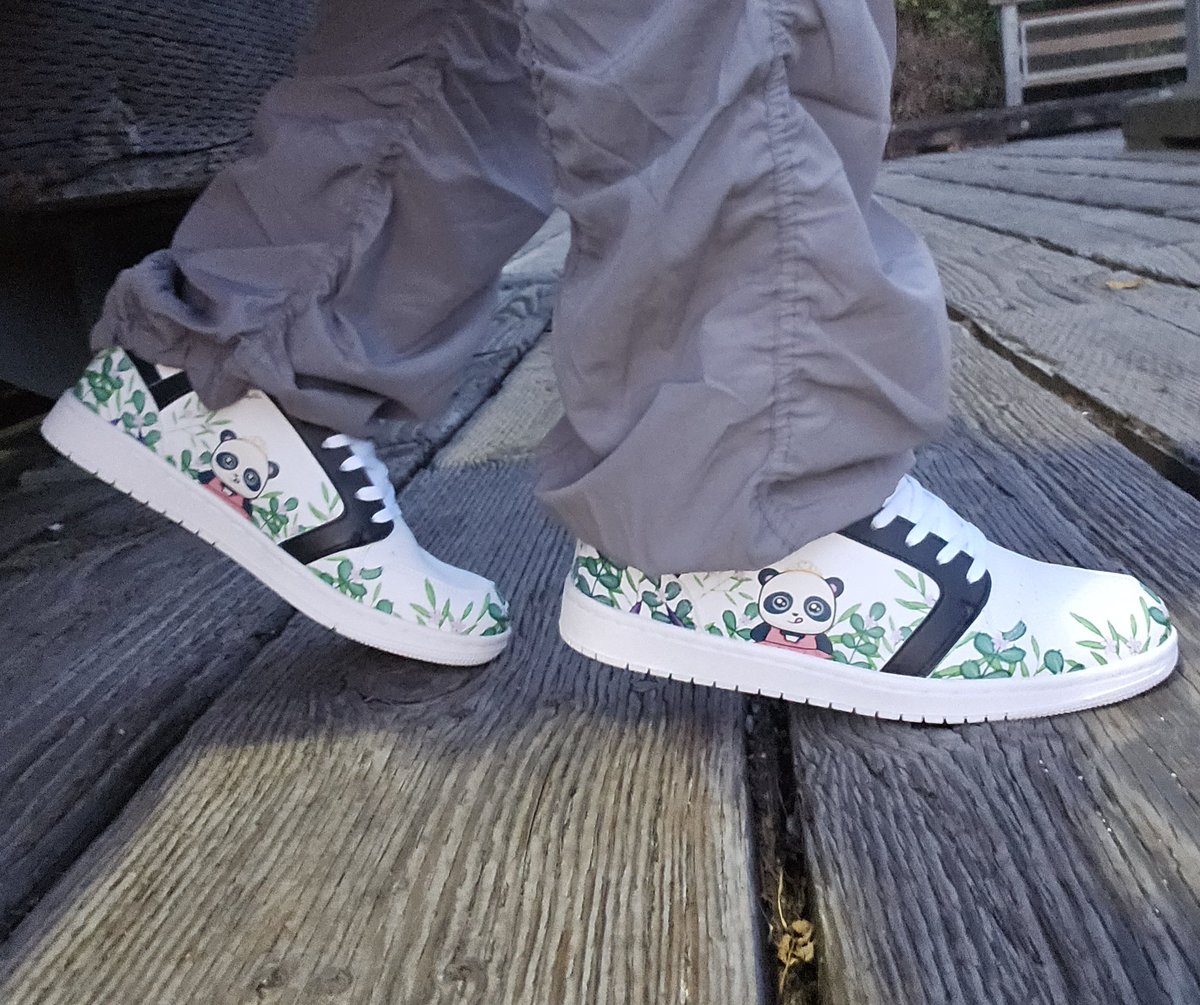 Krypto Queen 👑 Donkey Kicks NFT - tweet media