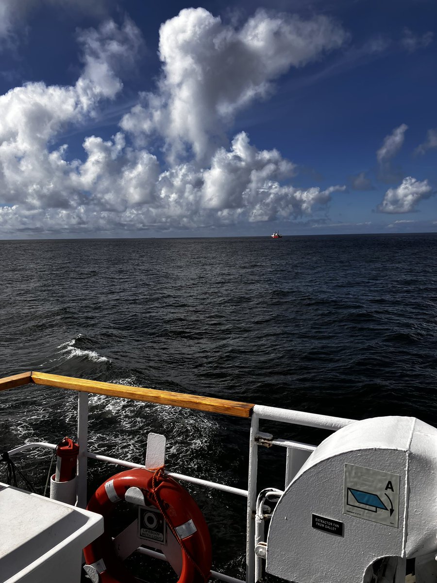 We see you doing your awesome  #NEPDEP science thing, <a href="/nepdep_/">Northeast Pacific Deep-sea Exploration Project</a>! <a href="/Ocean_Networks/">Ocean Networks 🇨🇦</a> and <a href="/EVNautilus/">E/V Nautilus</a> are heading back to port just as you’re starting. Good luck 🍀and happy sailing 🚢