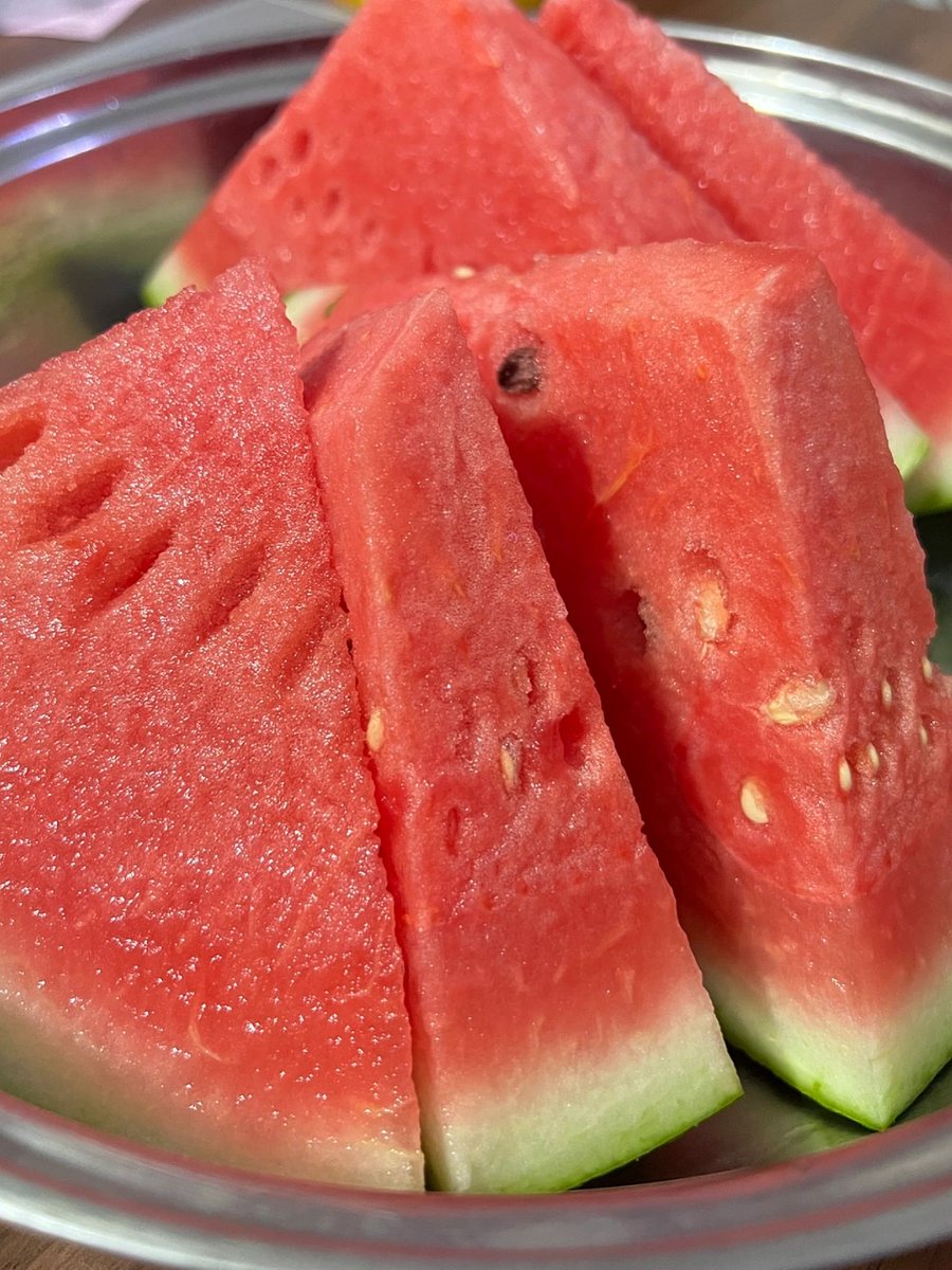MadboohKaled's tweet photo. It's watermelon season https://t.co/E73uHFeGBs
