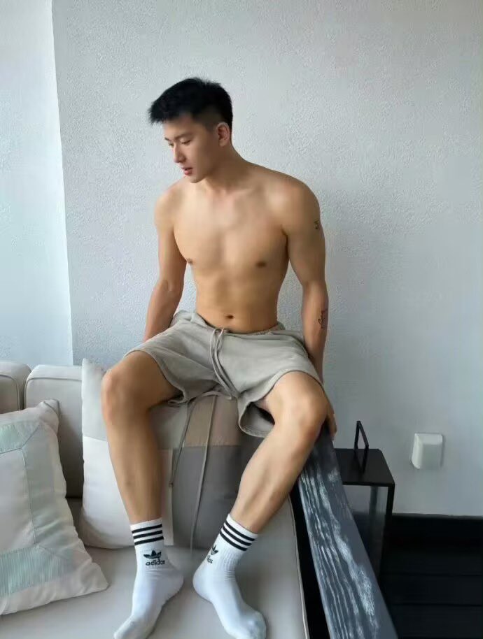 putritianti2's tweet photo. #男士spa #按摩推油 #mb #男模 
#男同 #gay #同志男男 #spa
 #rush #同城按摩推油 
#同城服务
预约加QQ 323371772 https://t.co/LMGsPaXzQE