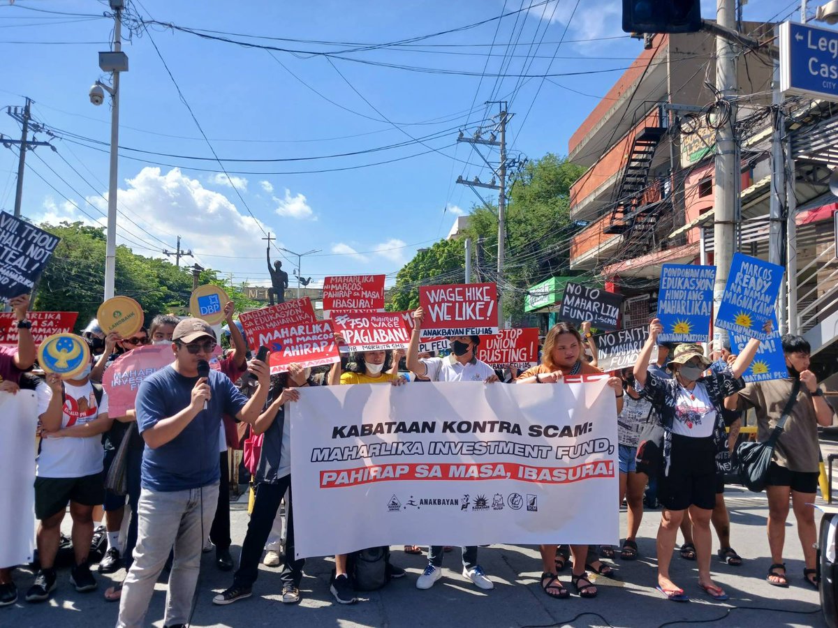 KabataanUPD's tweet photo. NO TO MAHARLIKA INVESTMENT SCAM!

Progressive groups assembled in Mendiola earlier today to oppose Marcos Jr.'s rushed signing of the Maharlika Investment Fund (MIF). They voiced their indignance against this controversial law, which will utilize P500 billion capital funding + https://t.co/tElj0Qt8l4