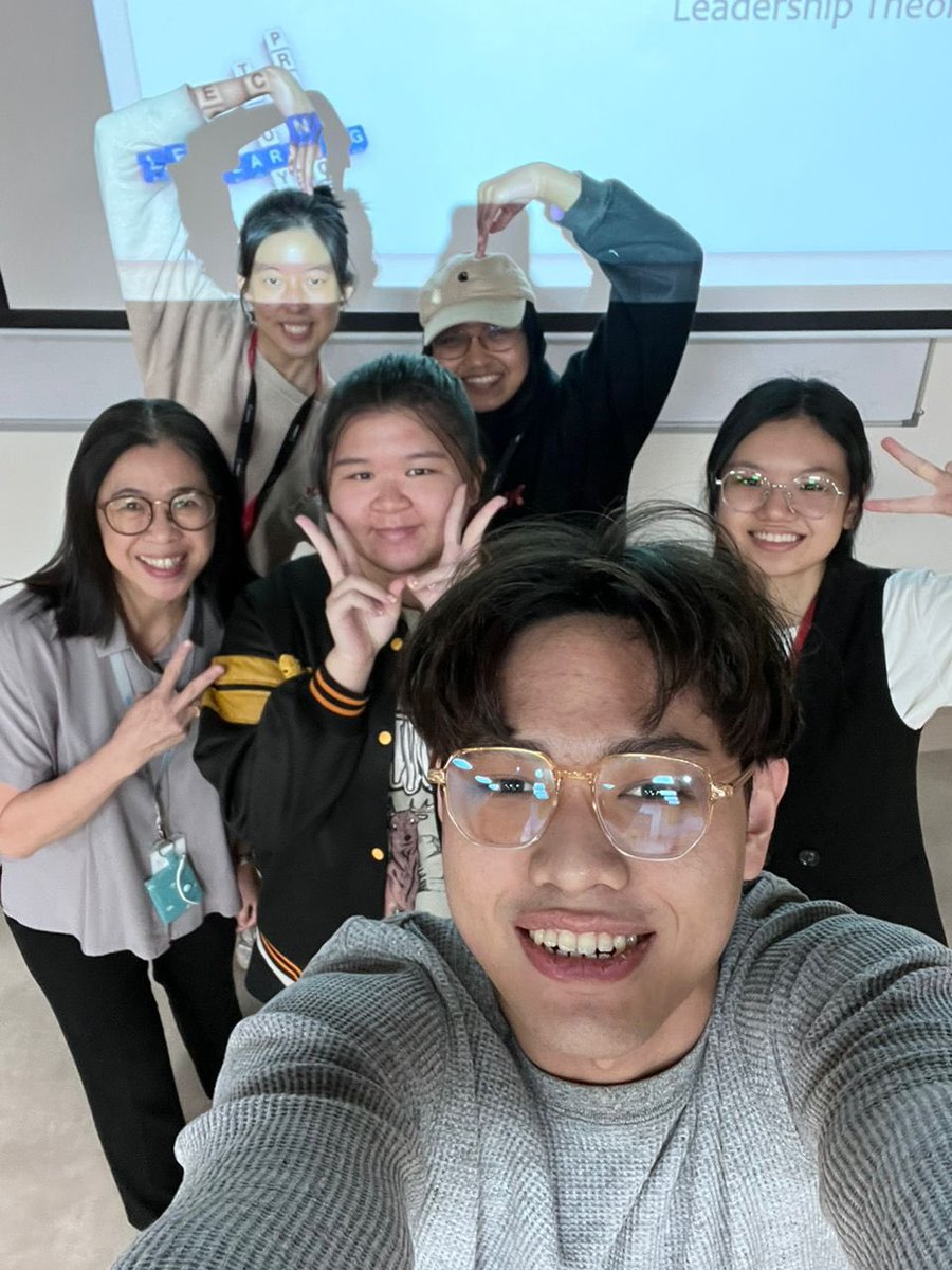 aprilmoon68's tweet photo. Communication Theories &amp; Practice - last class with this unique batch from Interactive New Media. Sunway College @ Velocity. ❤️ https://t.co/8e2IdWenva