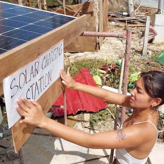 ari_rubies's tweet photo. Be like president #NadineLustre in a world of full of people like Ai To a.k.a @reflectionflex tunay na #palamunin 🤸♀️lang 🤸♀️ng 🤸♀️pinas🤸♀️ https://t.co/9sWc986tG7