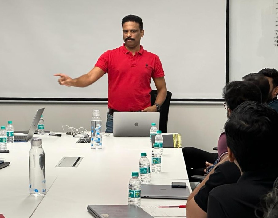 AIBoomi's tweet photo. Glimpses from the 2nd successful edition of #PathToPMF feat. @sureshsambandam (CEO, @kissflow), held in Chennai, last Saturday. 🤩
Never cease to learn! 🙌
#Playbook #SaaS https://t.co/jKO9g1Mkx4