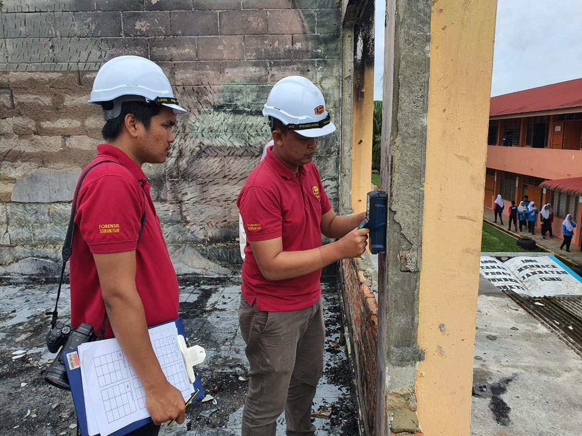 Pemeriksaan Forensik struktur di bangunan Blok C Sek Men Tun Ismail, Batu Pahat yang rosak akibat bencana kebakaran  oleh pegawai BPFS bersama wakil pengurusan sekolah dan JKR Batu Pahat pada 18.7.2023.

<a href="/CKASHQJKR/">C_KAS@JKR</a> 
<a href="/noreha_nordin/">Noreha Binti Nordin</a> 
<a href="/ronow7682/">Bernard Toides</a>
