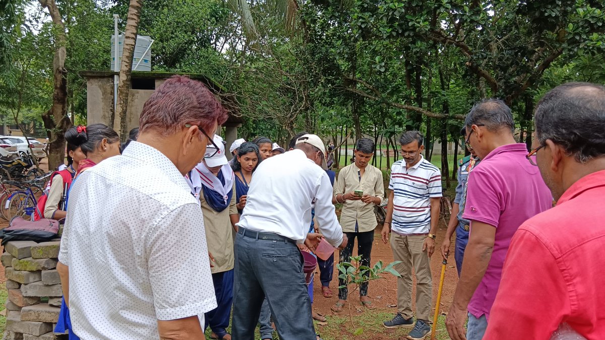 1980_chitrada's tweet photo. NSS unit, YRC unit and Bharat Scout &amp; Guide of Chitrada College, Chitrada, Mayurbhanj, Odisha organized the VANMAHATSAV on DT – 16/07/2023. The President (G.B.) &amp; Principal I/C of Chitrada College, Chitrada, MBJ planted a plant and gifted plant to each student with blessings. https://t.co/KKRgDnOpkJ