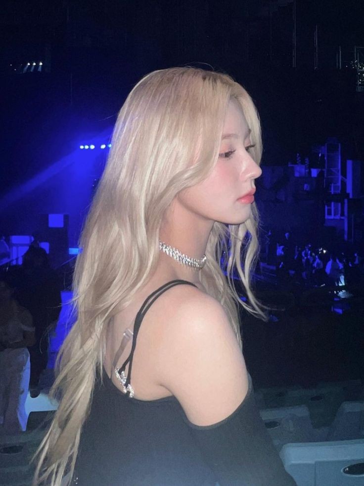 simxella's tweet photo. hellooo, i'm ella and i'm looking for more interactive #moots 

★ – she/her
★ – multistan 
★ – kinda new to #stantwt &amp; #kpoptwt
★– any fandom is welcome 

↻ / ♡ are highly appreciated !

thank you💋 https://t.co/wxMoevsNOu