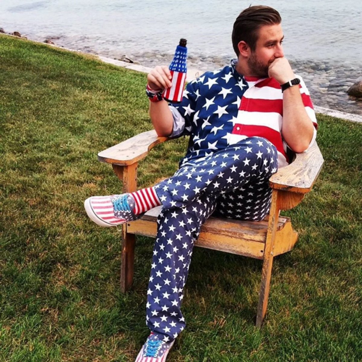 Bootcampveteran's tweet image. This is Seth Rich. The DNC staffer who leaked emails to Wikileaks before being shot in the head in DC July 10, 2016 in a robbery where nothing was robbed He was born in Omaha Nebraska. A Patriot🇺🇸. 
#Killery #Sethrich