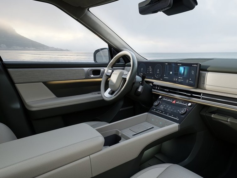 MotorOctane's tweet photo. All-new Hyundai Santa Fe revealed!

Looks like Hyundai is taking the game of polarising designs to a new level!

What are your thoughts? Like it or overdone? https://t.co/EEaqrdEnMl
